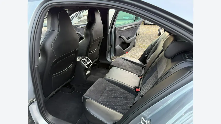 SKODA Superb -