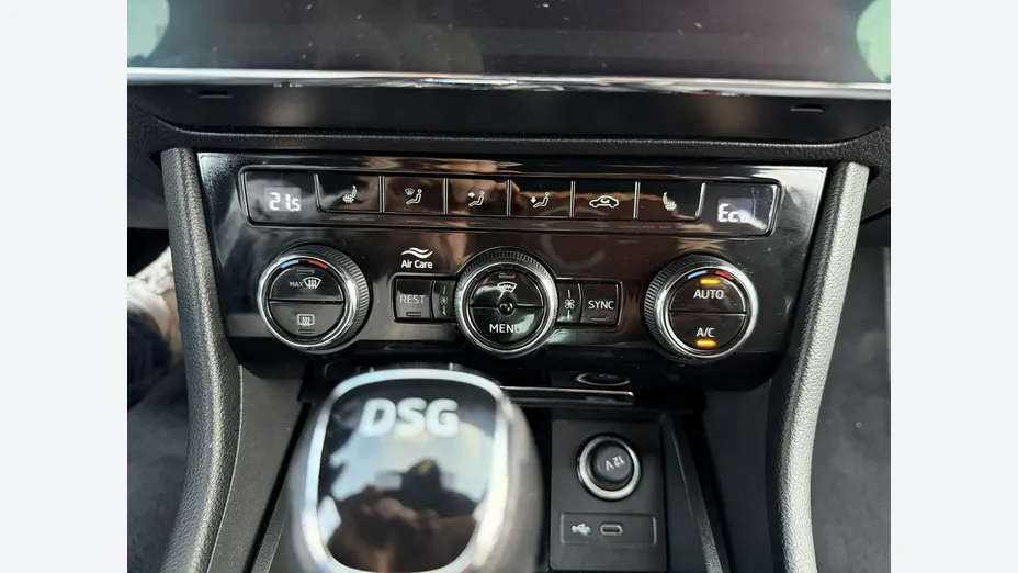 SKODA Superb -