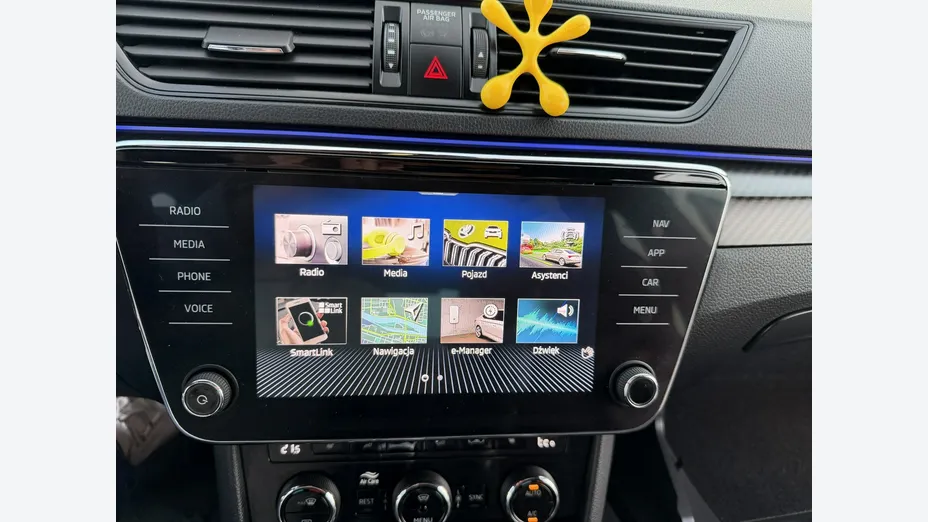 SKODA Superb -