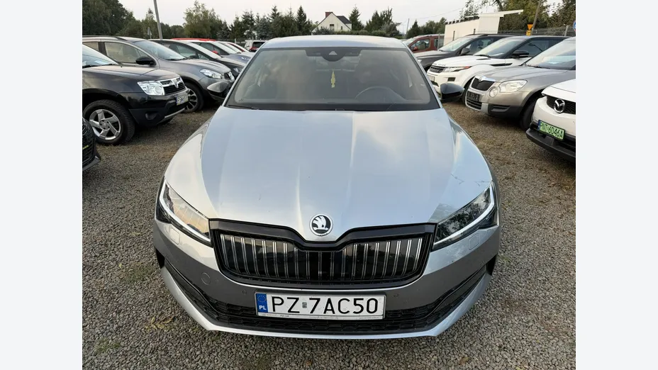 SKODA Superb -