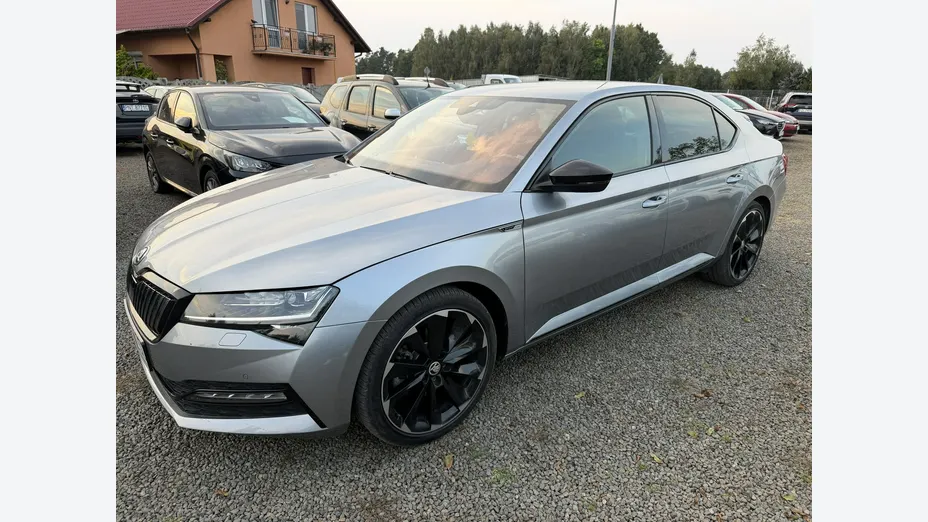 SKODA Superb -