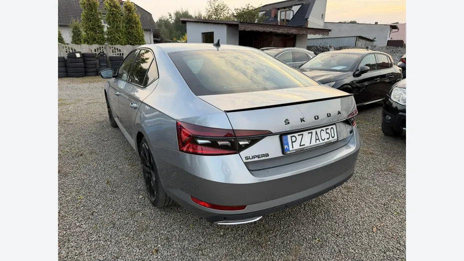 SKODA Superb -