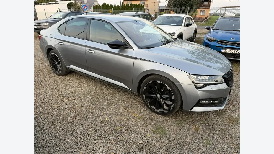 SKODA Superb -