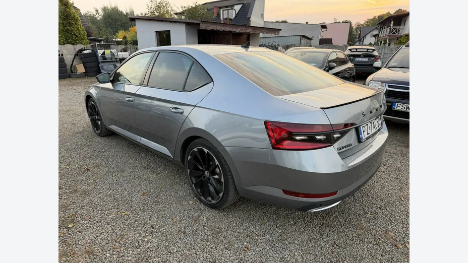 SKODA Superb -