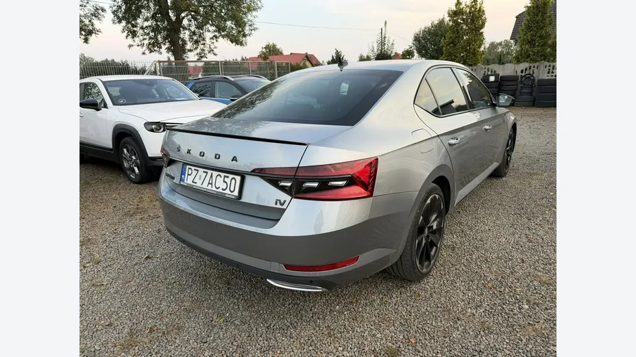 SKODA Superb -