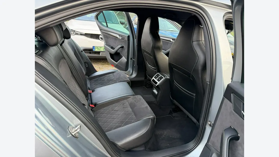 SKODA Superb -