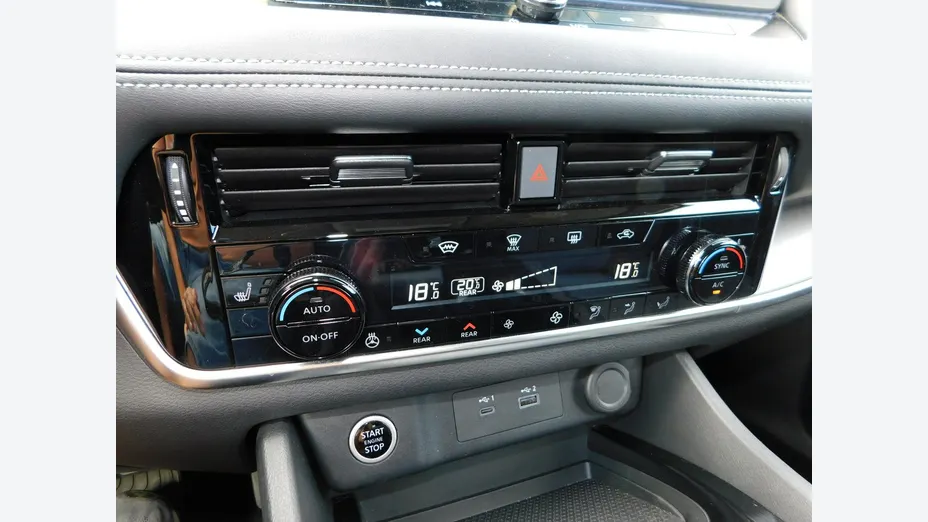NISSAN X-Trail -