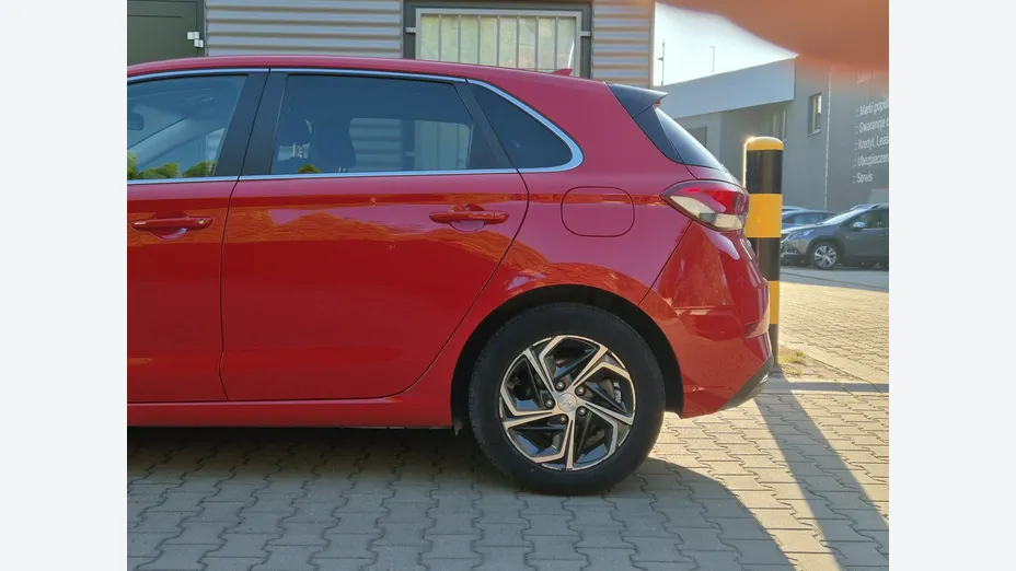 HYUNDAI i30 -
