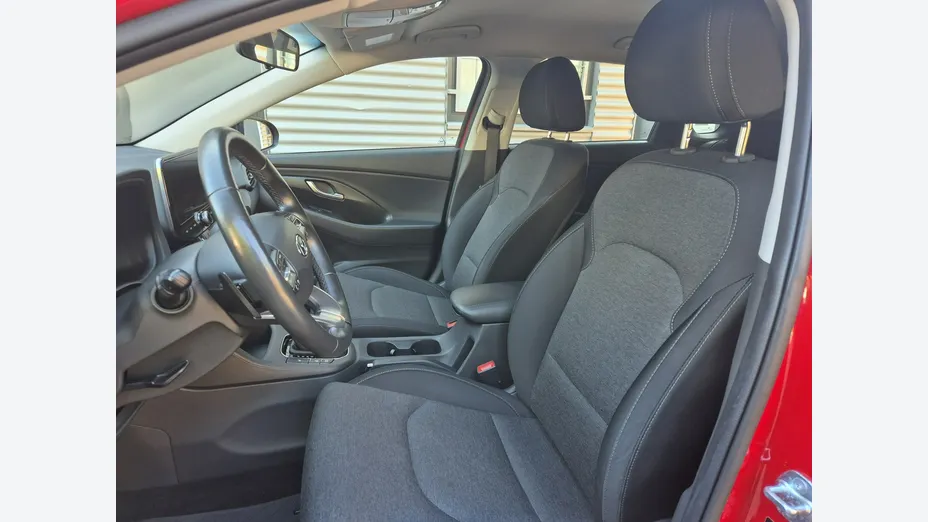HYUNDAI i30 -