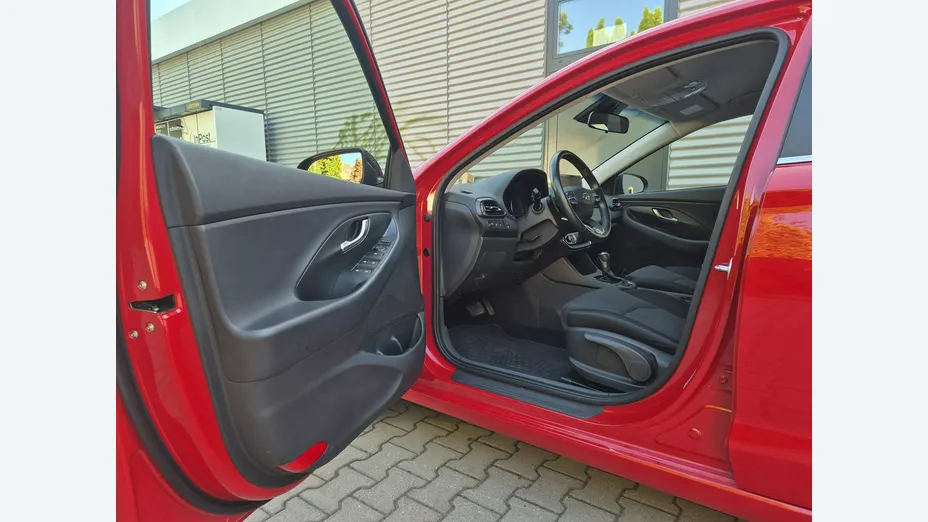 HYUNDAI i30 -