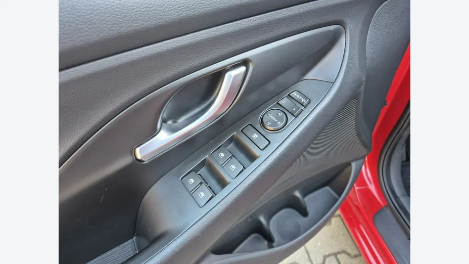 HYUNDAI i30 -