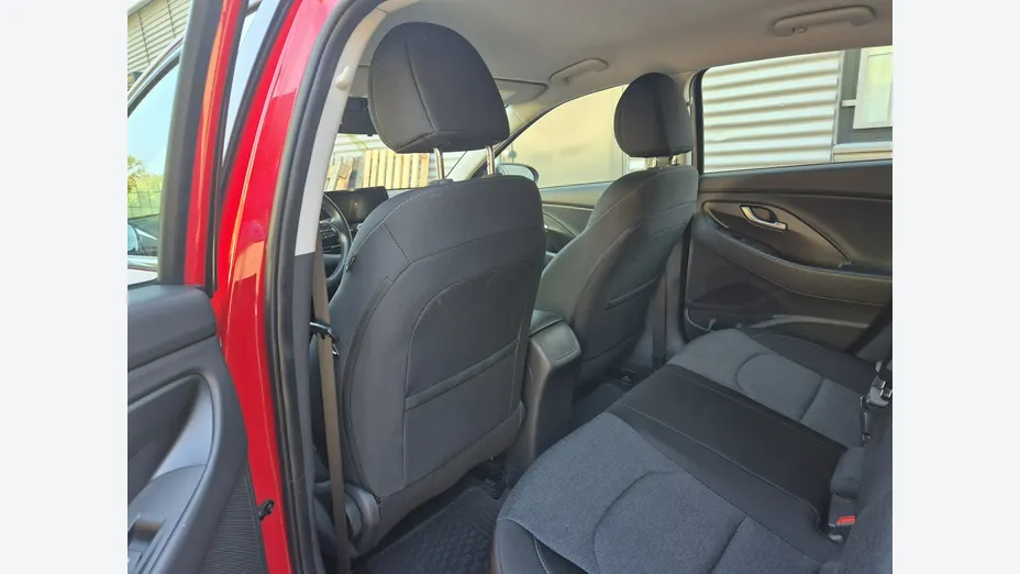 HYUNDAI i30 -