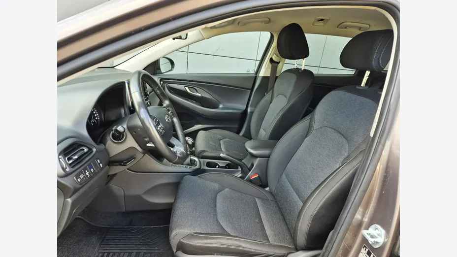 HYUNDAI i30 -