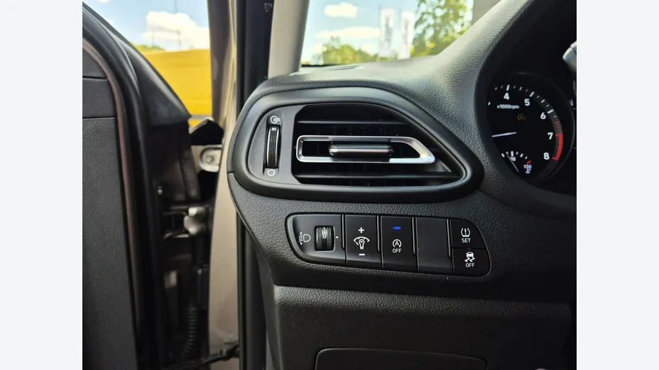 HYUNDAI i30 -