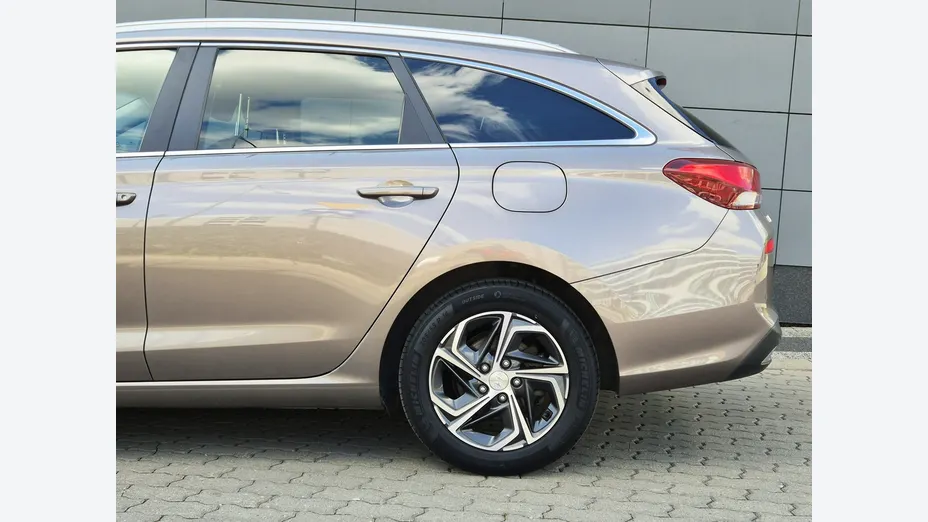 HYUNDAI i30 -