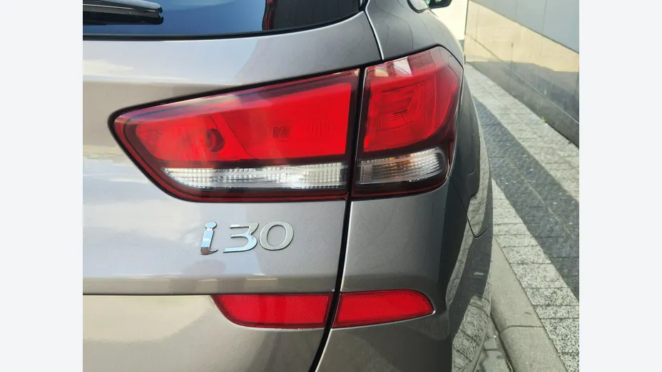 HYUNDAI i30 -
