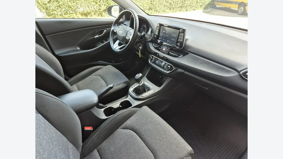 HYUNDAI i30 -