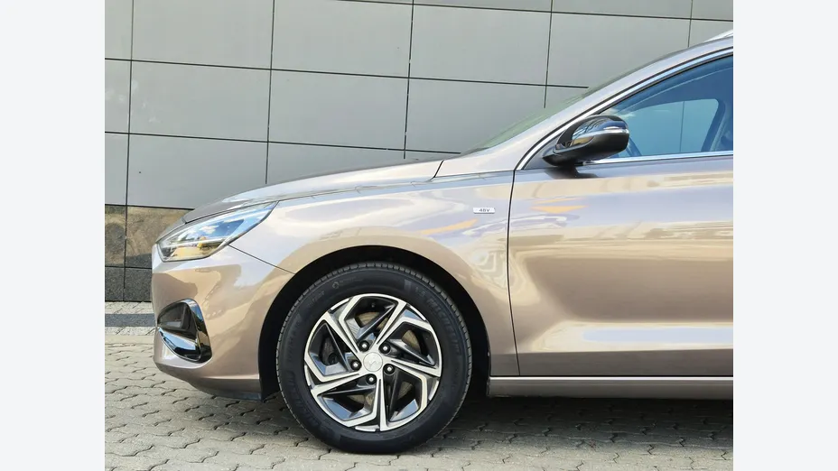 HYUNDAI i30 -