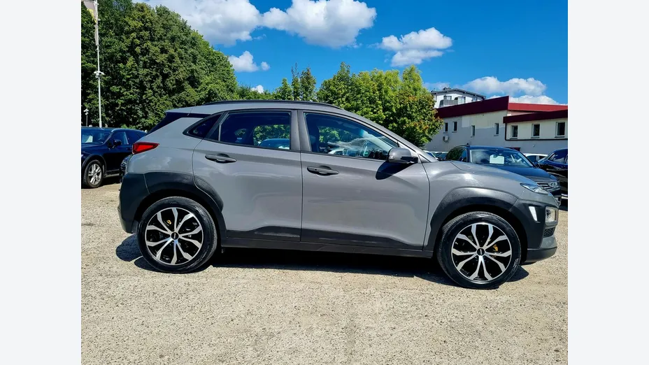 HYUNDAI Kona -
