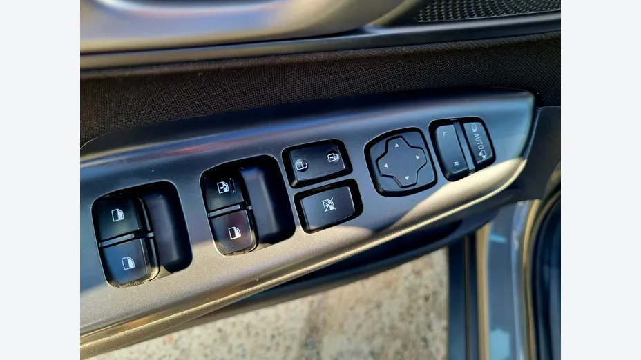 HYUNDAI Kona -