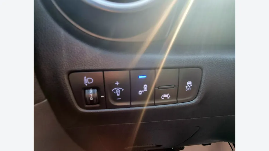 HYUNDAI Kona -