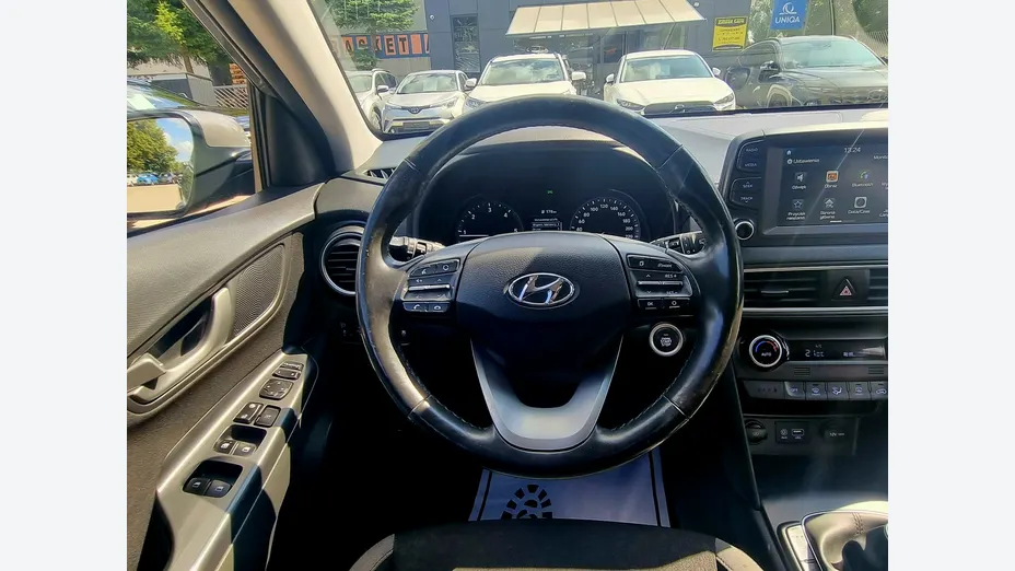 HYUNDAI Kona -