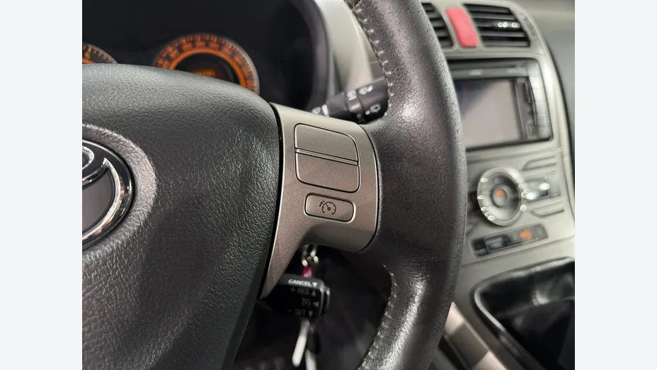 TOYOTA Auris -