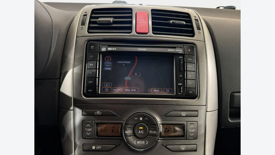 TOYOTA Auris -