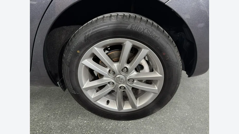 TOYOTA Auris -