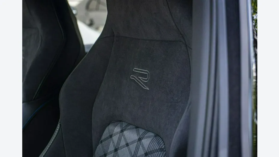 VOLKSWAGEN Golf -