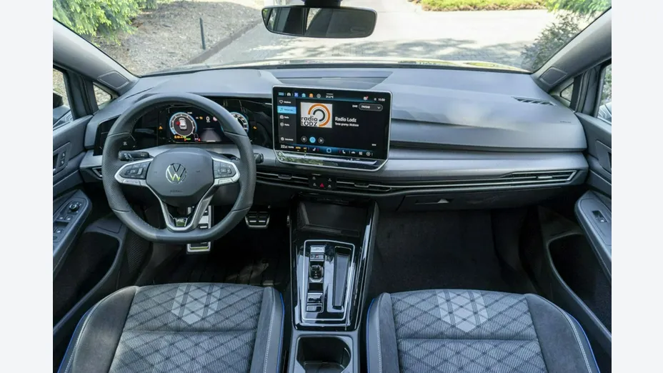VOLKSWAGEN Golf -
