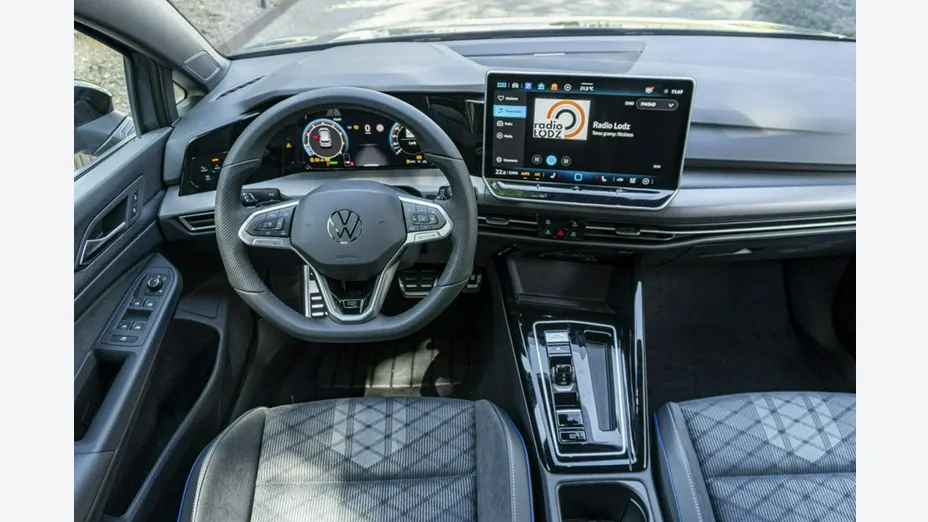 VOLKSWAGEN Golf -