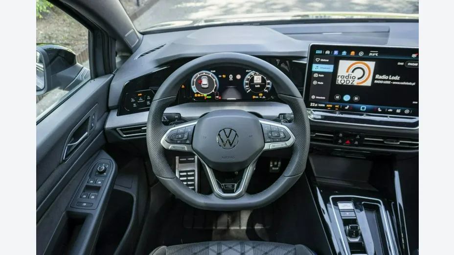 VOLKSWAGEN Golf -