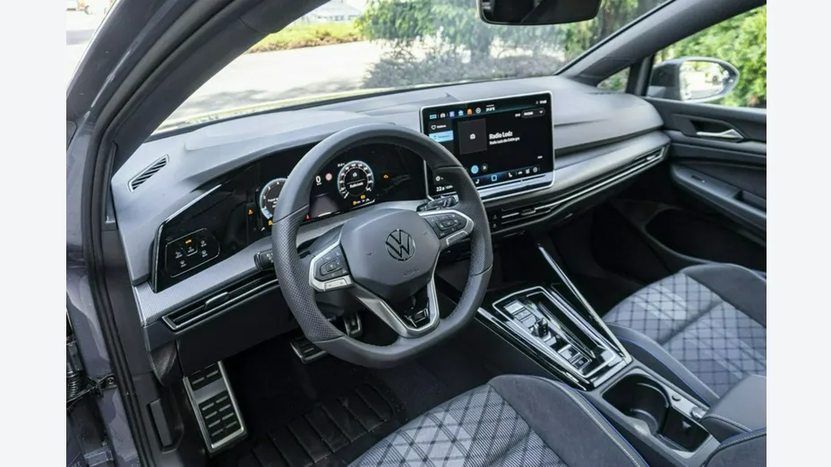 VOLKSWAGEN Golf -