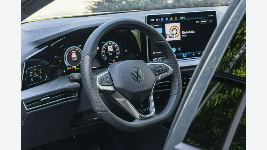 VOLKSWAGEN Golf -