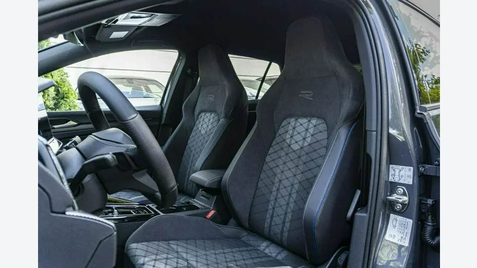 VOLKSWAGEN Golf -