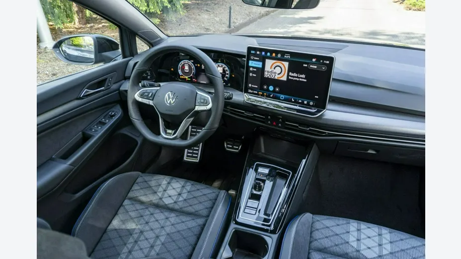 VOLKSWAGEN Golf -