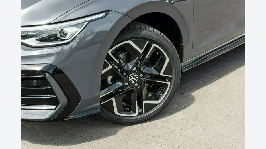 VOLKSWAGEN Golf -