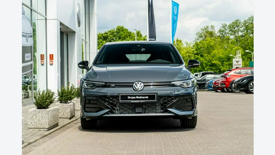 VOLKSWAGEN Golf -