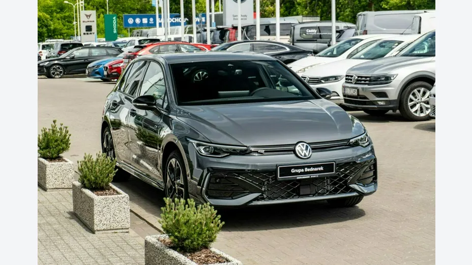 VOLKSWAGEN Golf -