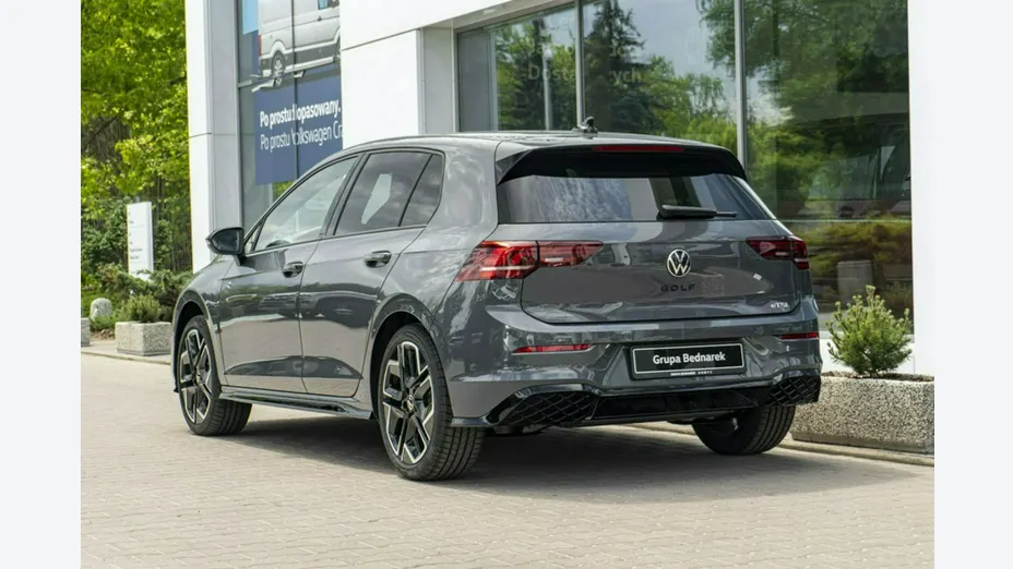 VOLKSWAGEN Golf -