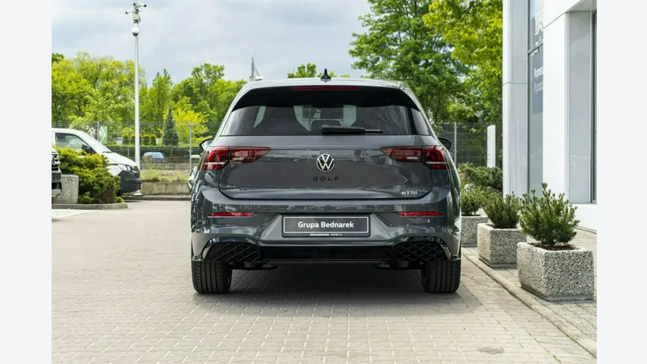 VOLKSWAGEN Golf -
