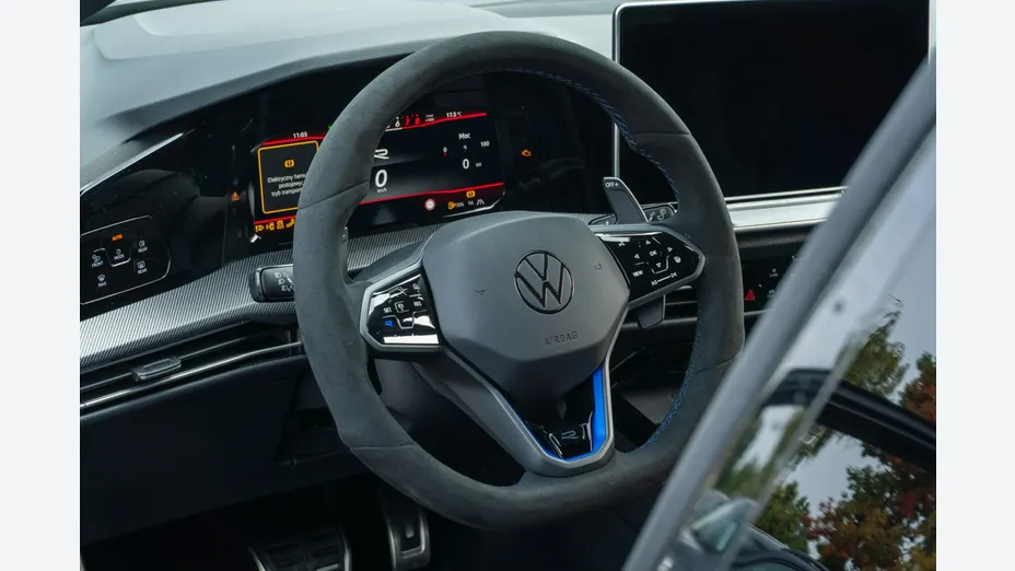 VOLKSWAGEN Golf -