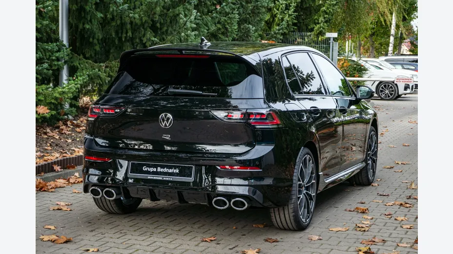 VOLKSWAGEN Golf -