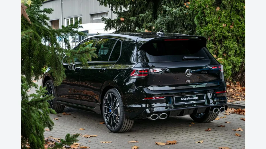VOLKSWAGEN Golf -