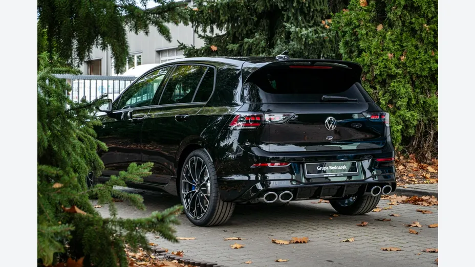 VOLKSWAGEN Golf -