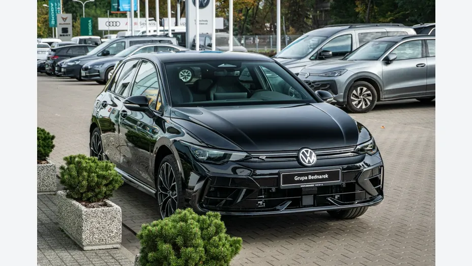 VOLKSWAGEN Golf -