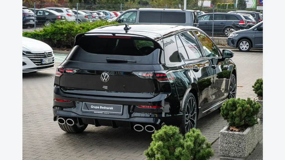 VOLKSWAGEN Golf -