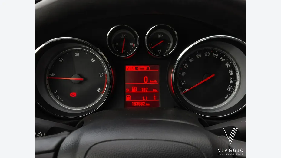 OPEL Insignia -