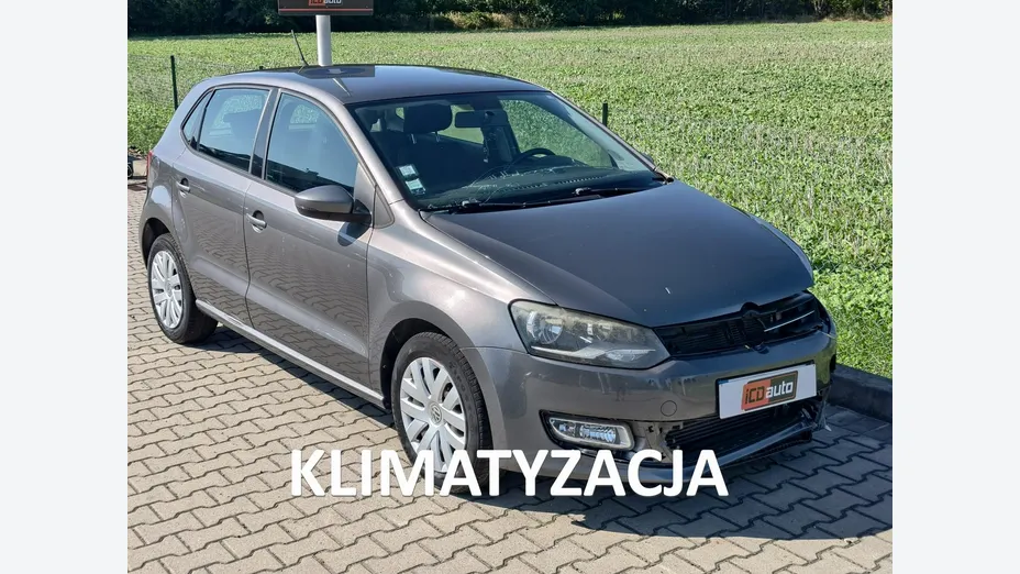 VOLKSWAGEN Polo -